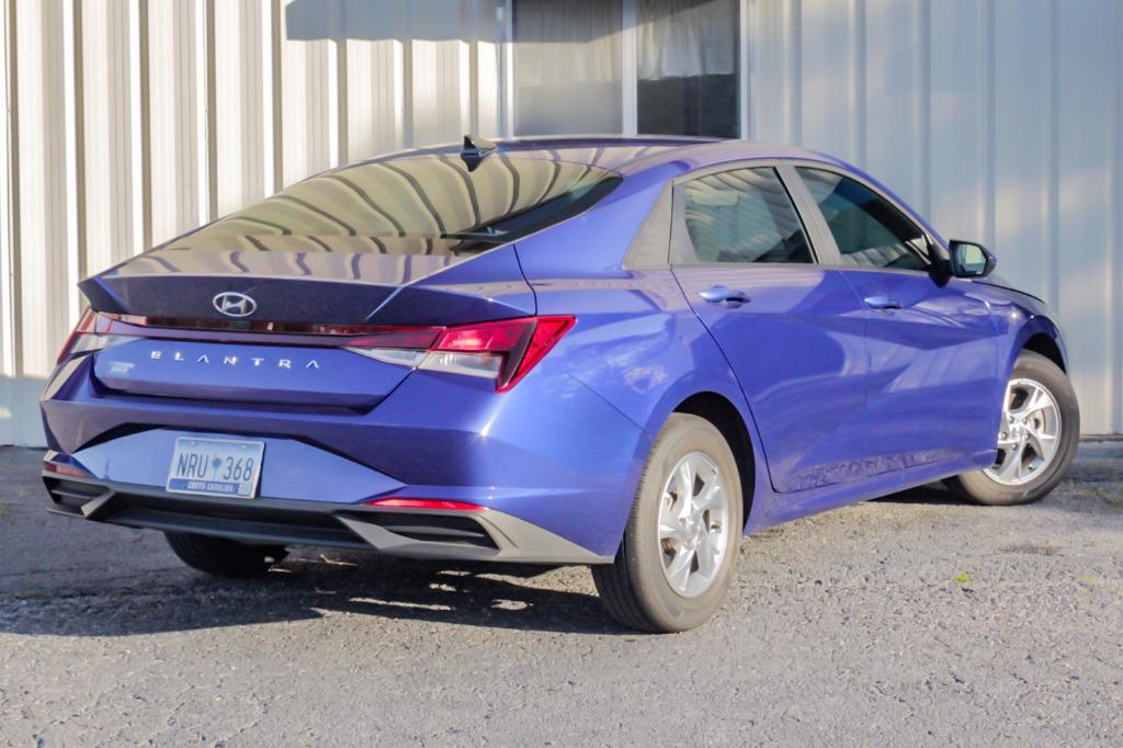 2021 Hyundai Elantra SE photo 3