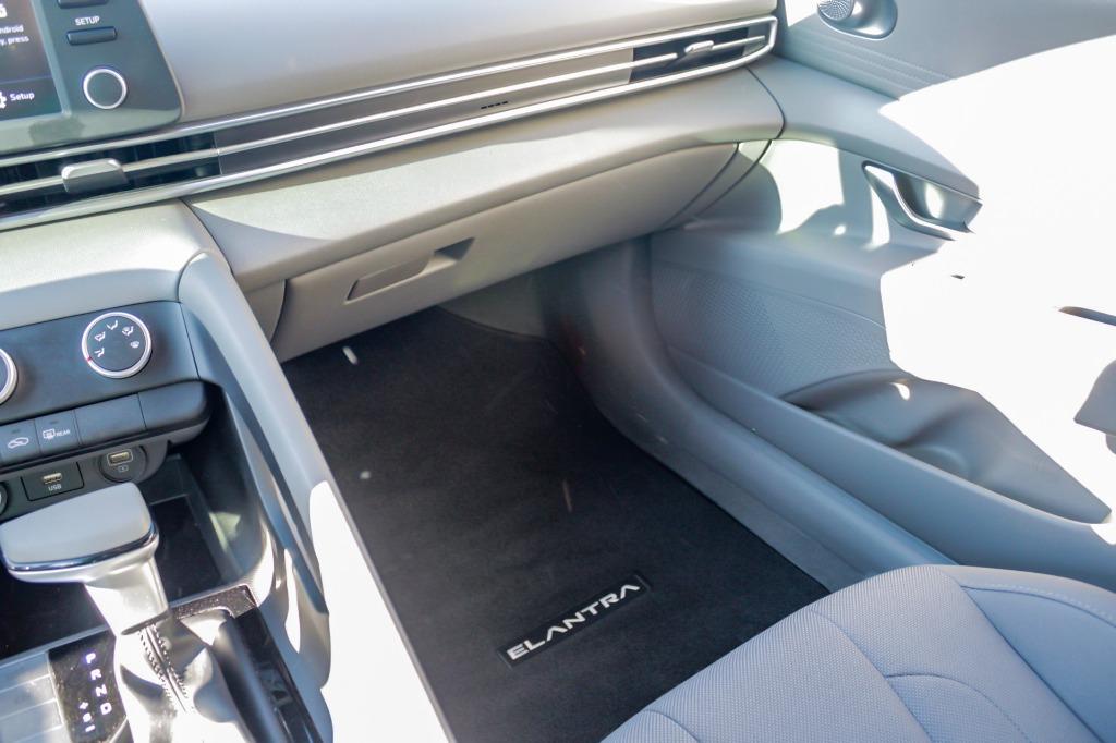 2021 Hyundai Elantra SE photo 9