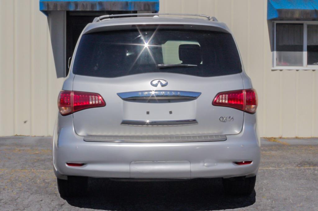 2011 INFINITI QX 56 photo 9