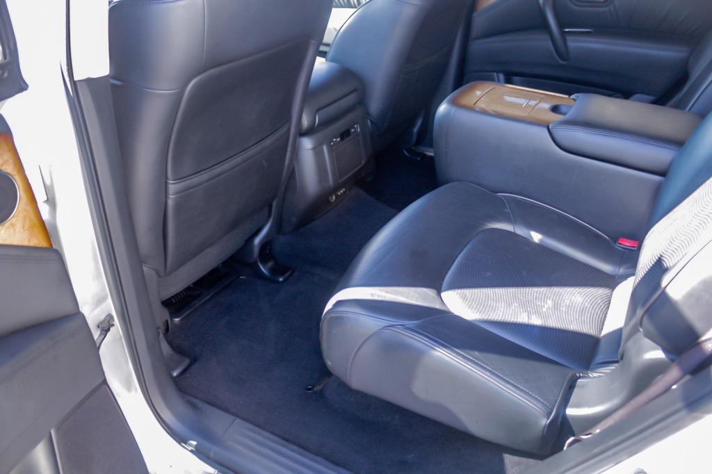 2011 INFINITI QX 56 photo 23