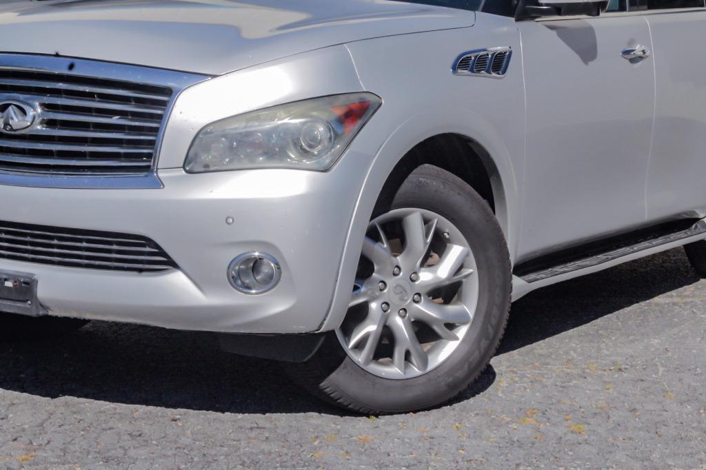 2011 INFINITI QX 56 photo 2