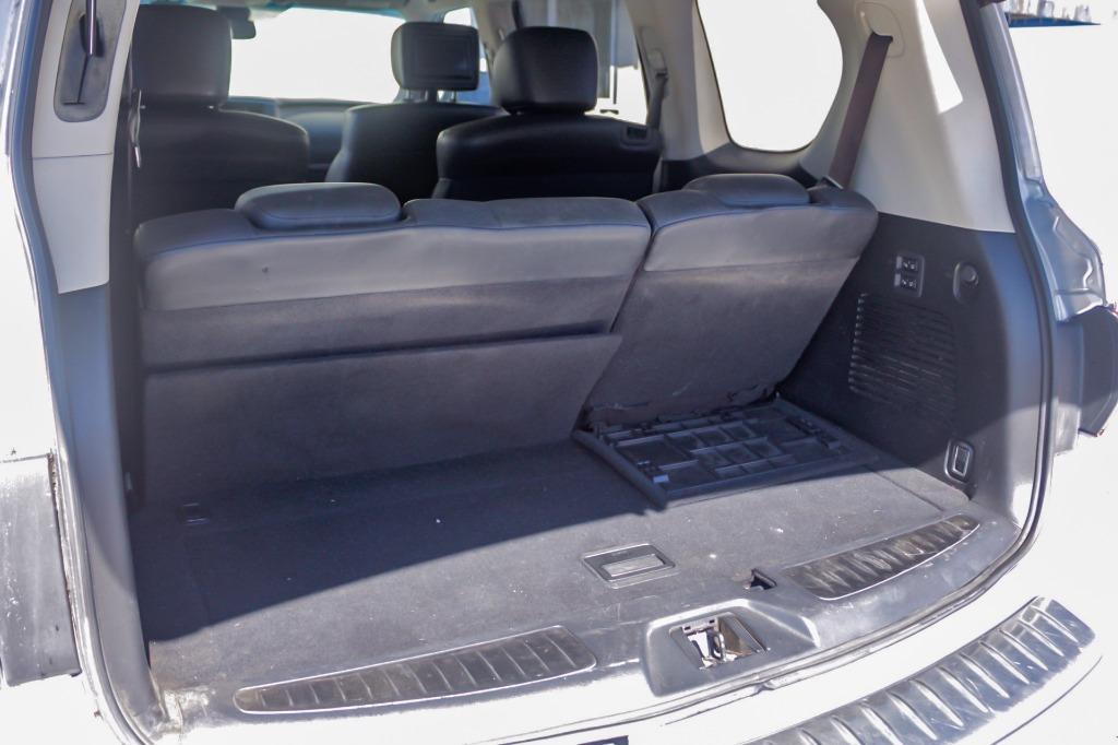 2011 INFINITI QX 56 photo 11