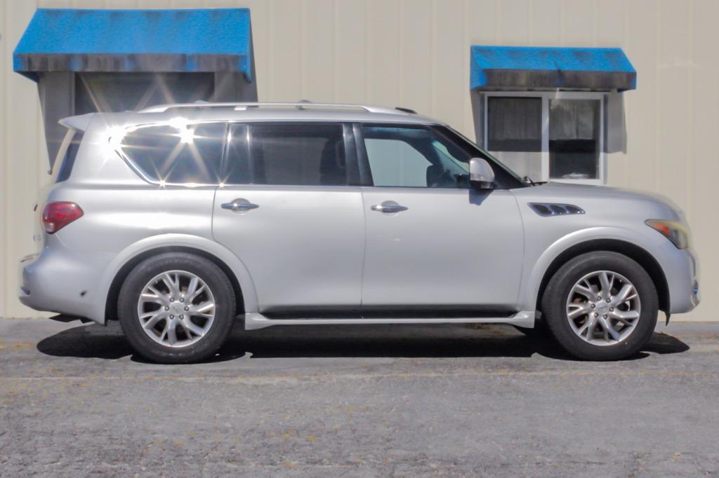 2011 INFINITI QX 56 photo 13