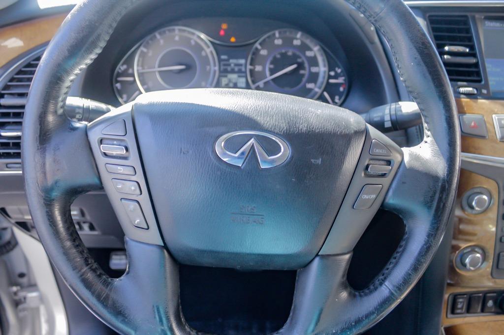 2011 INFINITI QX 56 photo 19