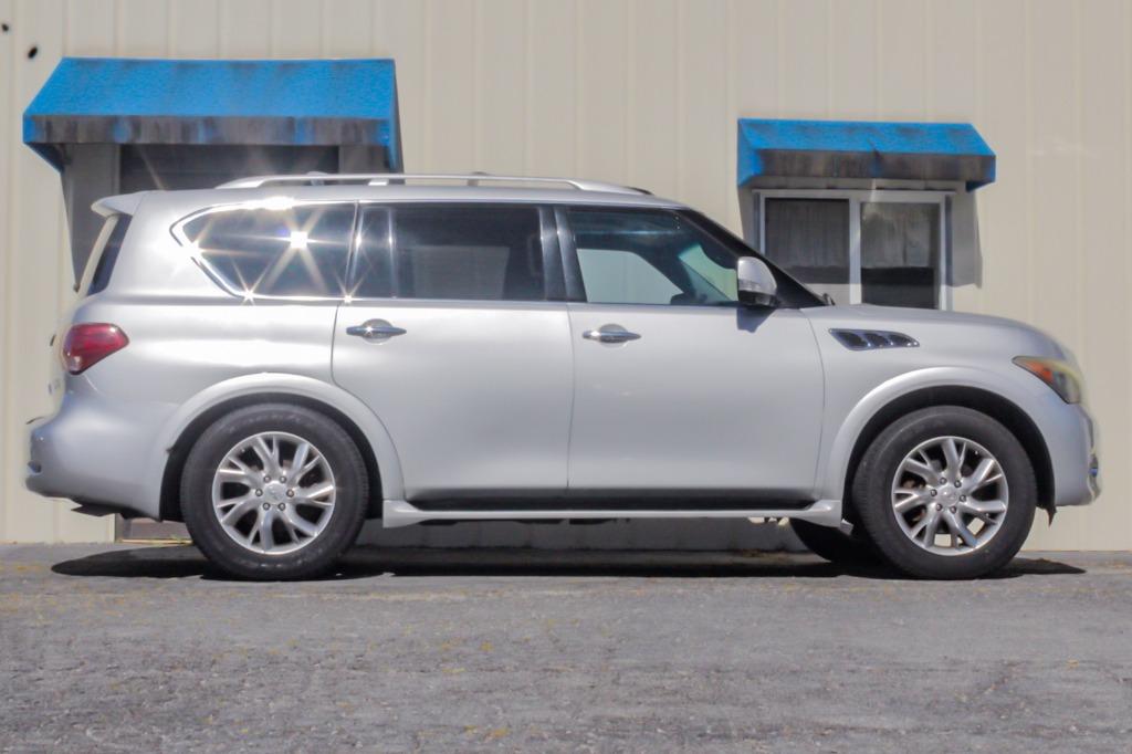 2011 INFINITI QX 56 photo 38