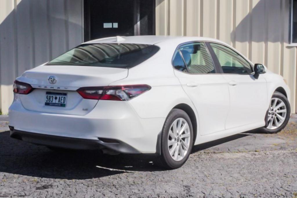 2022 Toyota Camry LE photo 11