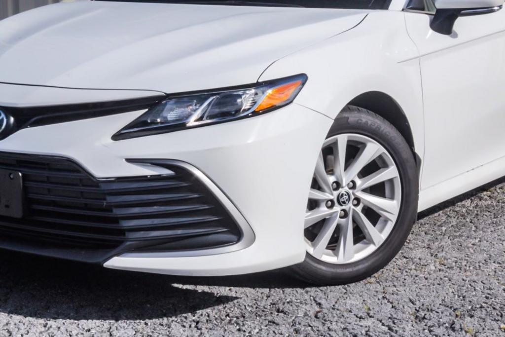 2022 Toyota Camry LE photo 2