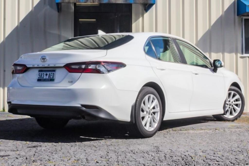 2022 Toyota Camry LE photo 31