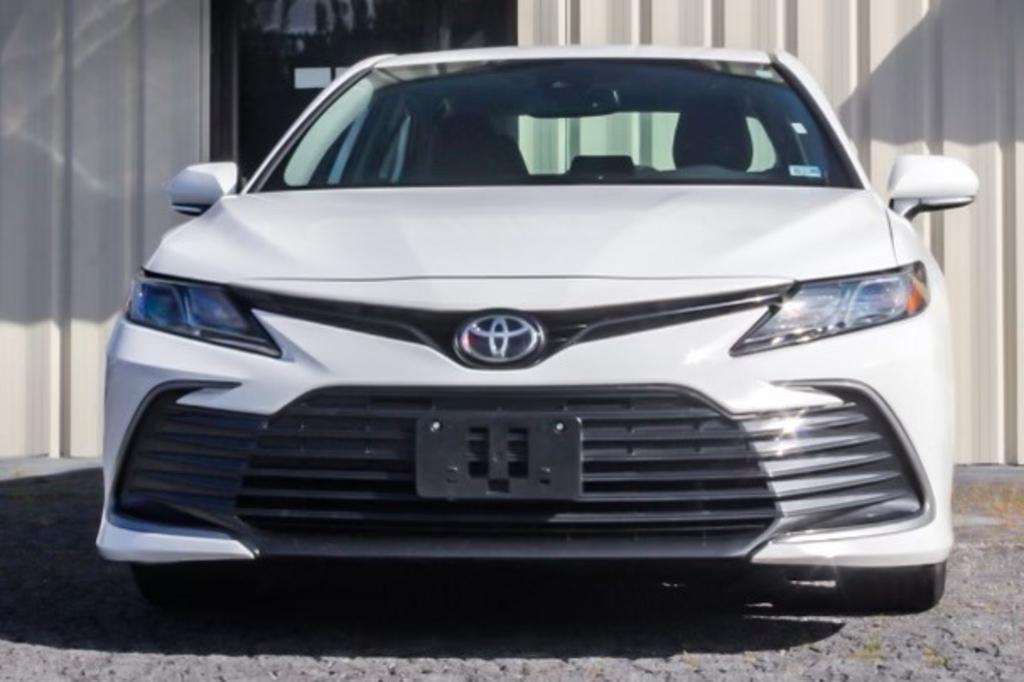 2022 Toyota Camry LE photo 28