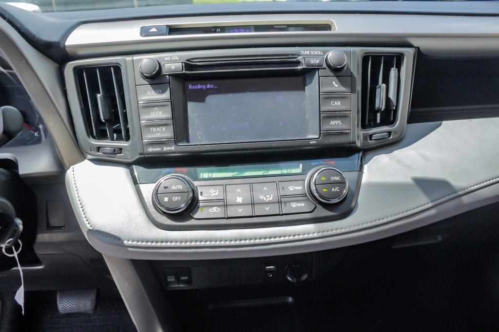 2013 Toyota RAV4 XLE photo 6