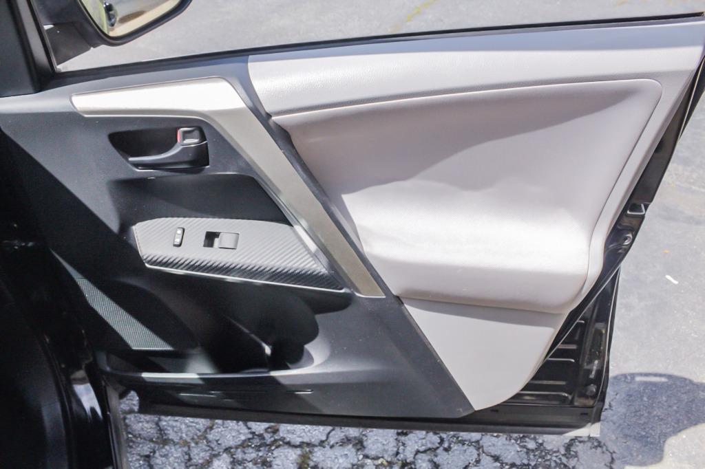 2013 Toyota RAV4 XLE photo 14