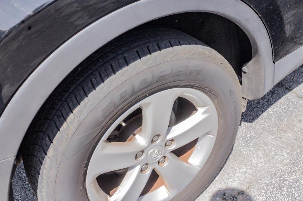 2013 Toyota RAV4 XLE photo 29