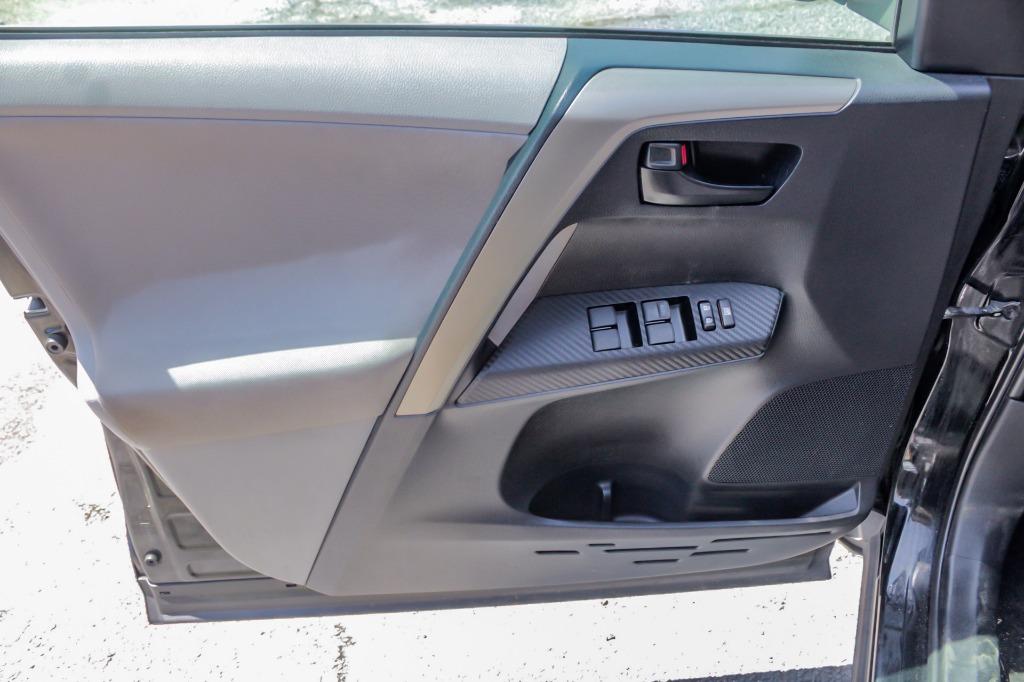 2013 Toyota RAV4 XLE photo 4