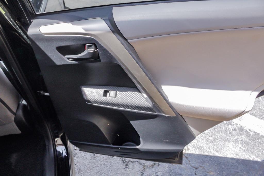 2013 Toyota RAV4 XLE photo 16