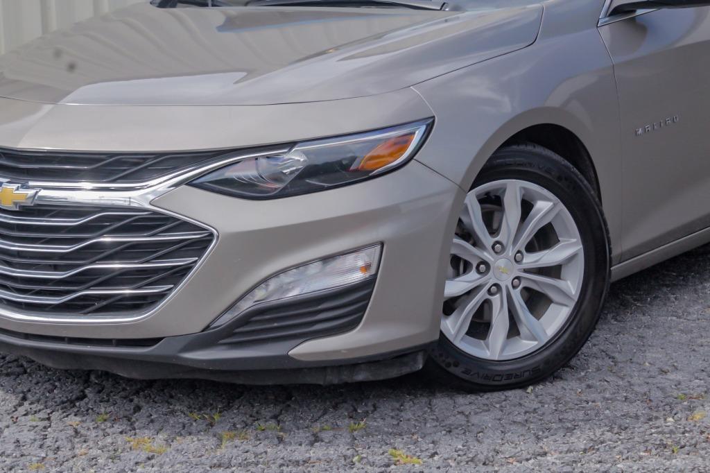 2022 Chevrolet Malibu 1LT photo 2