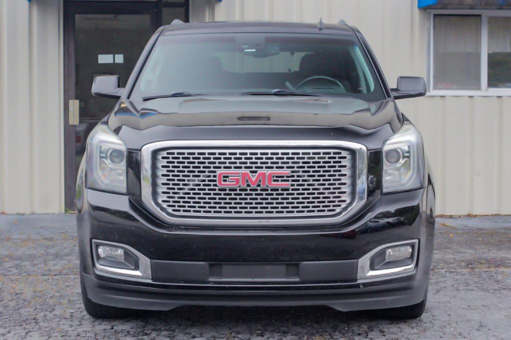 2015 GMC Yukon Denali photo 3