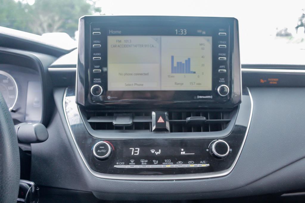 2021 Toyota Corolla LE photo 16