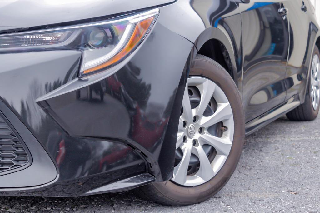 2021 Toyota Corolla LE photo 2