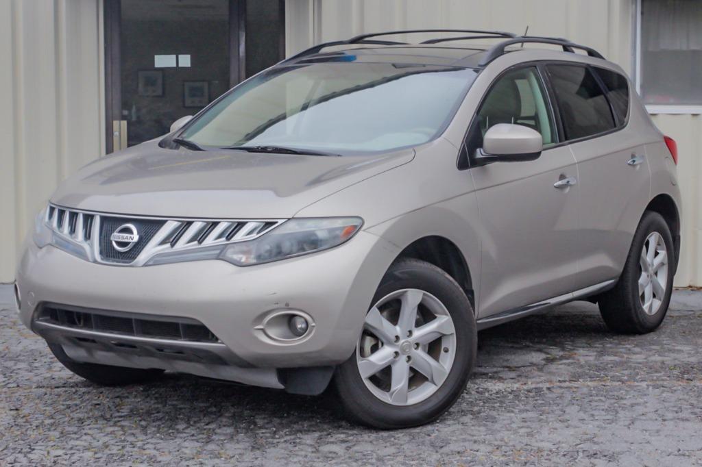 Nissan Murano's photo