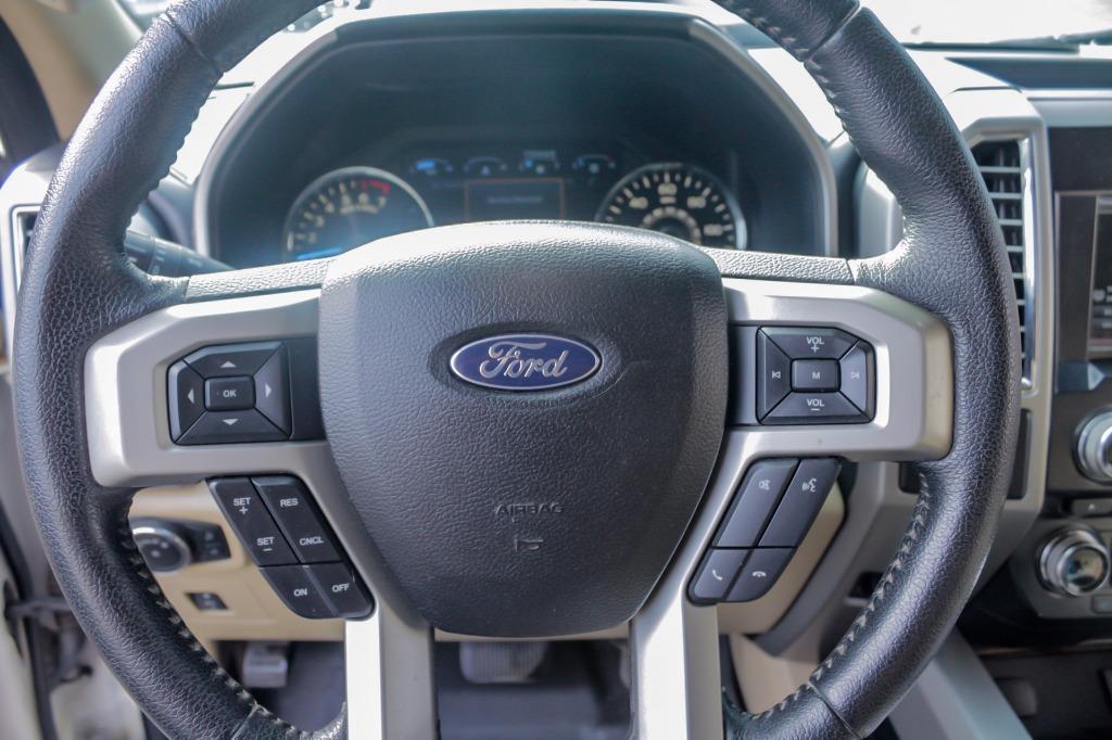 2015 Ford F-150 Lariat photo 18