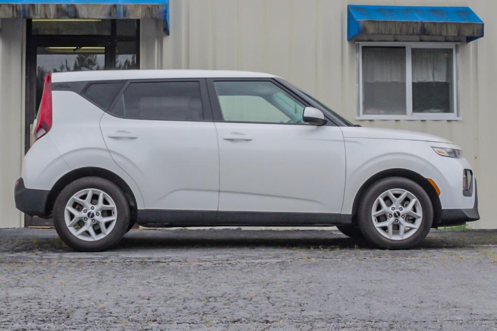 2022 Kia Soul LX photo 28