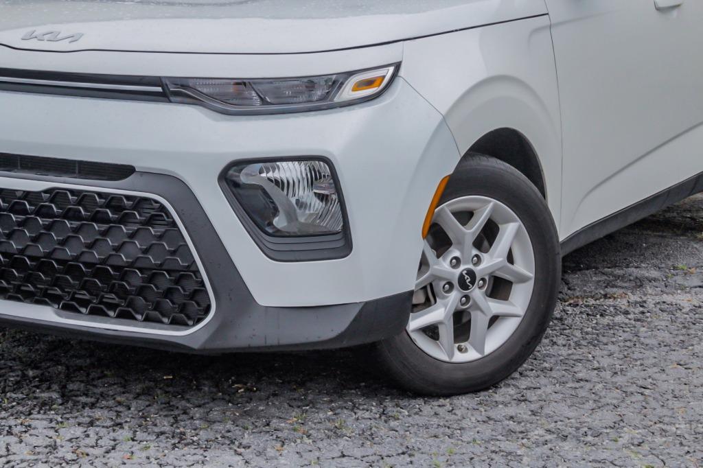 2022 Kia Soul LX photo 2