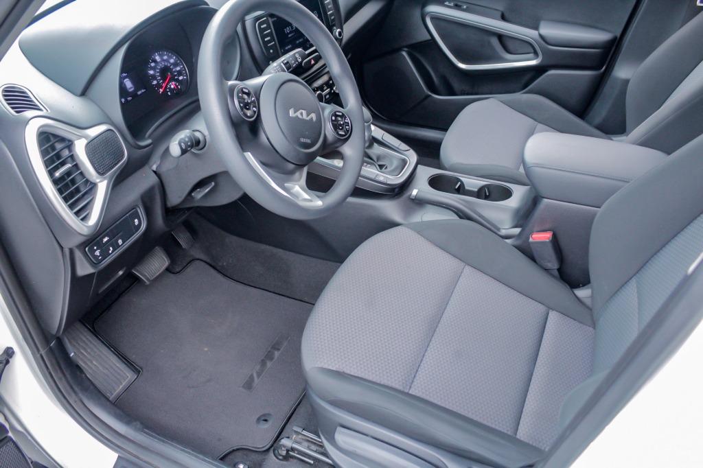 2022 Kia Soul LX photo 11