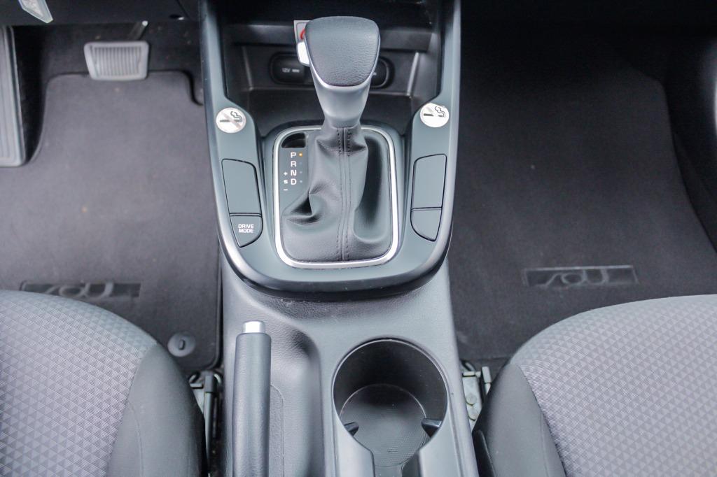 2022 Kia Soul LX photo 16