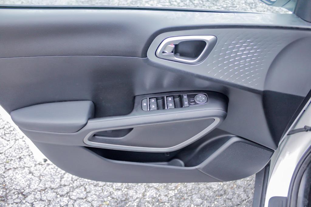 2022 Kia Soul LX photo 10
