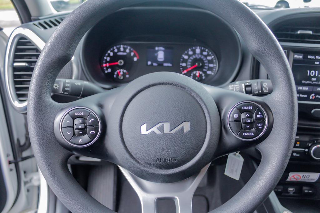 2022 Kia Soul LX photo 17