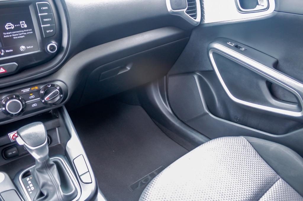 2022 Kia Soul LX photo 12