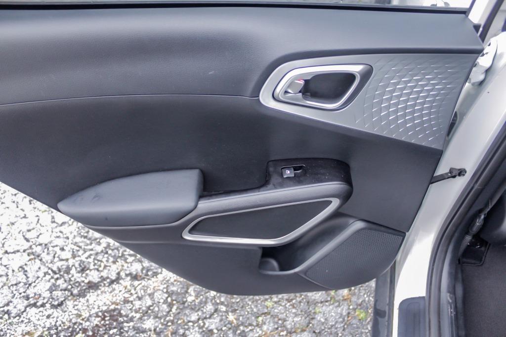 2022 Kia Soul LX photo 18