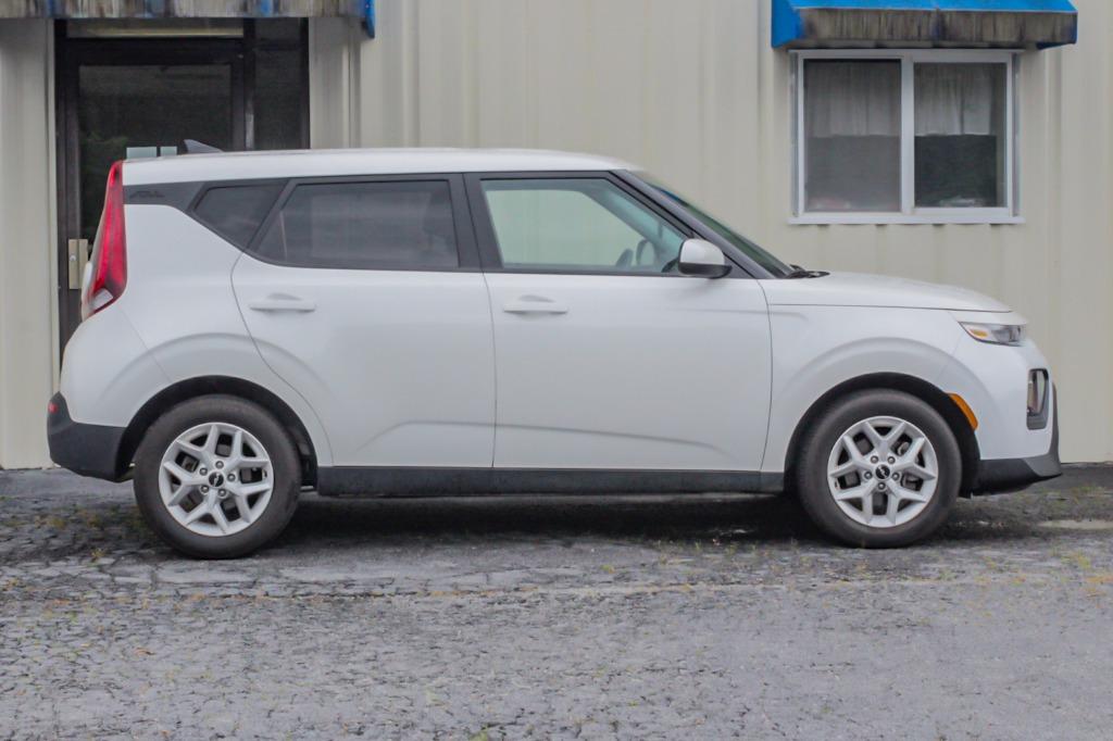 2022 Kia Soul LX photo 9