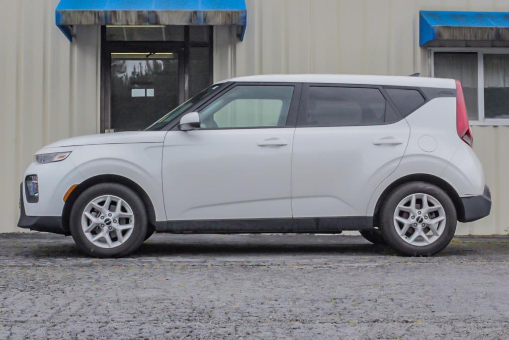 2022 Kia Soul LX photo 27